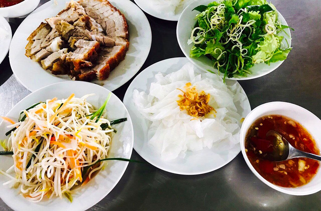 Master bánh cuốn Huế in a hands-on cooking class